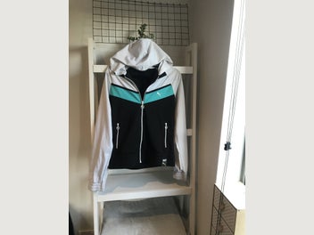 Image 1 of 7
