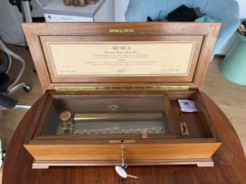Image 1 of 7