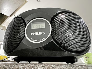 Waikato Closes: Fri, 1 Aug Philips AZ215B Portable Boombox Radio Shipping from $25.00 No reserve $95.00  			