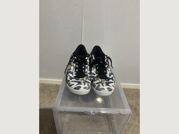 Image 1 of 6