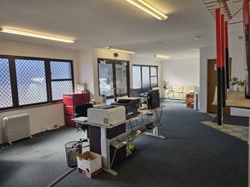 Image 1 of 4