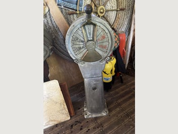 Image 1 of 7