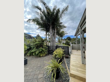 Image 1 of 7