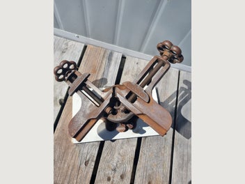 Image 1 of 5