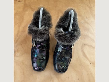 Image 1 of 6