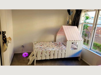 Image 1 of 7