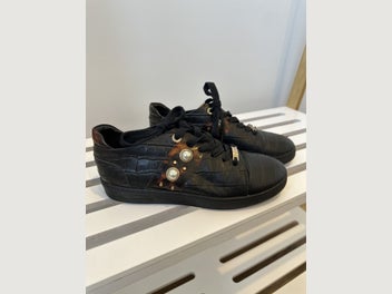 Image 1 of 5