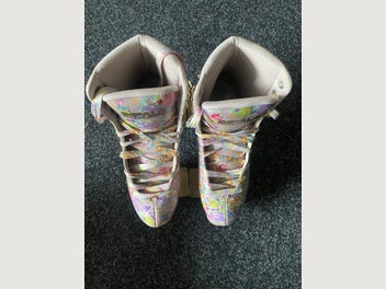 Image 1 of 6