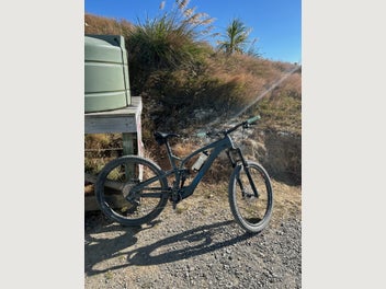 Image 1 of 6