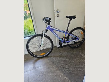 Image 1 of 8