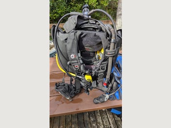 Image 1 of 6
