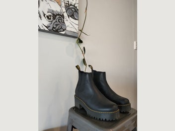Image 1 of 6