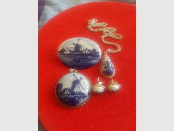 Image 1 of 4