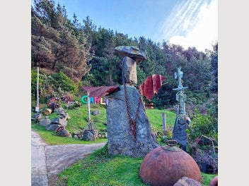 Image 1 of 7