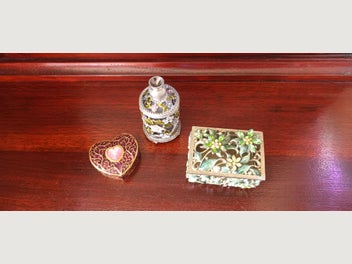Image 1 of 6