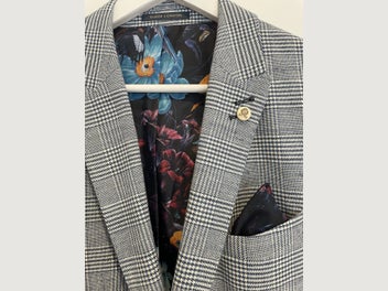 Image 1 of 6