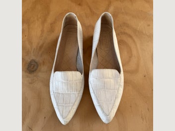 Image 1 of 7