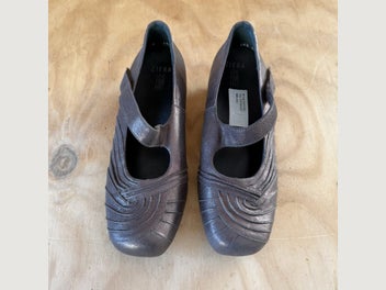 Image 1 of 7