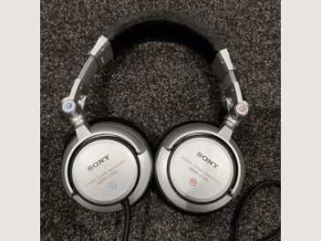Canterbury Closes: Mon, 4 Aug Sony MDR V700 Dynamic Studio DJ Style Headphones - Hardly Used $9.90 shipping nationwide Expected delivery in 4-5 business days Buy Now $300.00  			
