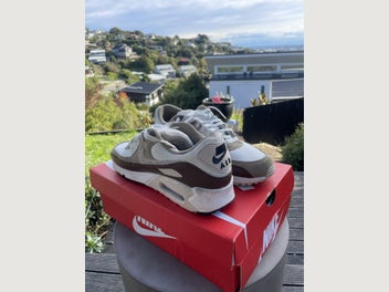Image 1 of 6