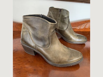 Image 1 of 4