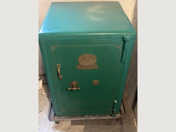 Image 1 of 7
