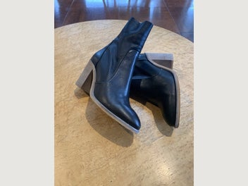 Image 1 of 7