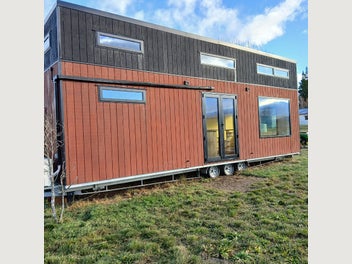Image 1 of 20