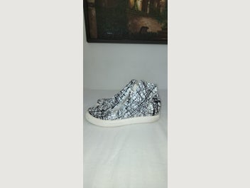 Image 1 of 7