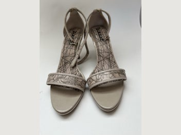 Image 1 of 7