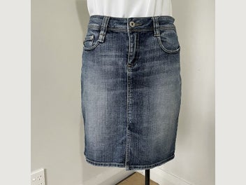 Image 1 of 7