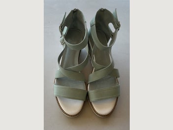 Image 1 of 7