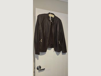 Image 1 of 7