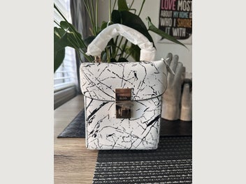 Image 1 of 7