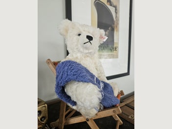 Image 1 of 7