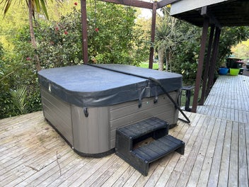 Image 1 of 7