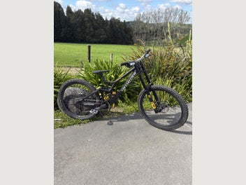 Image 1 of 7