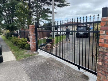 Image 1 of 7