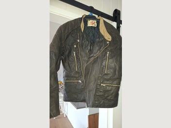Image 1 of 4