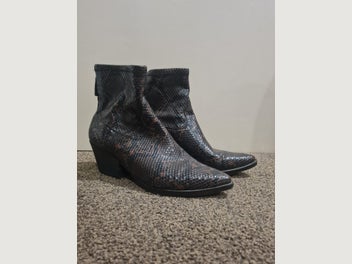 Image 1 of 5