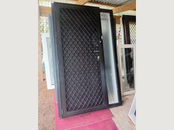 Image 1 of 7