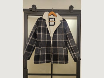 Image 1 of 6