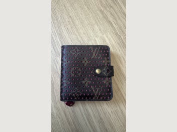 Image 1 of 7