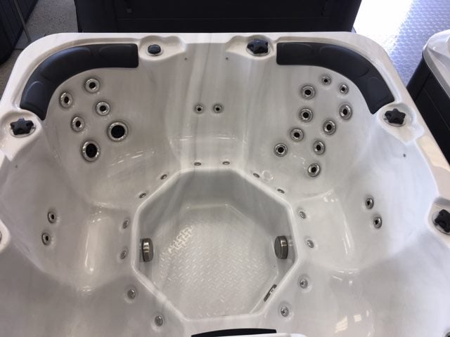 Rewind Spa Pool 7 Seats62864736511105114