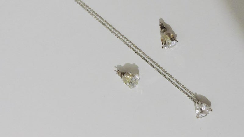 Necklace and earring gift set NEW Carousel 2