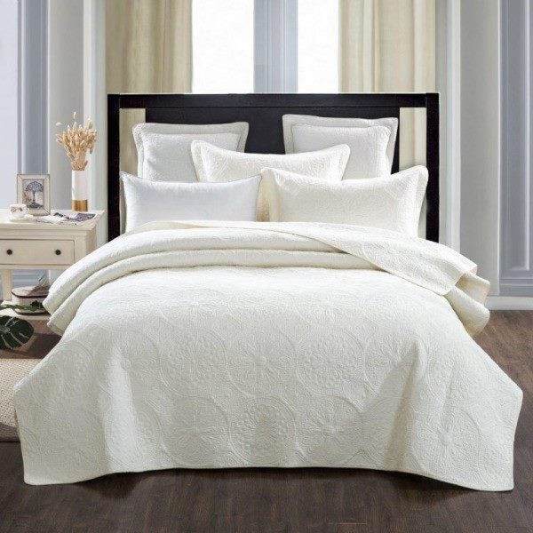 Elegant Ivory King Bed Quilted Coverlet Including 2 Pillowcases