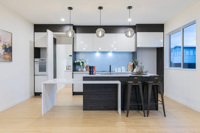 *Magic Kitchens*HiGloss Acrylic Kitchen+Glass Carousel 1