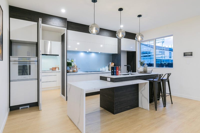 *Magic Kitchens*HiGloss Acrylic Kitchen+Glass Carousel 2