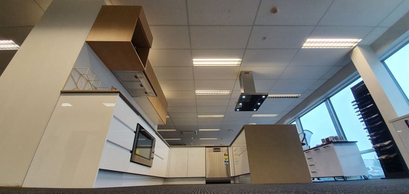 KITCHEN WITH ENGINEERED STONE, WHITE Carousel 2
