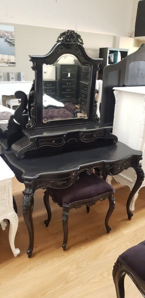 VERSAILLES DRESSING TABLE and STOOL Carousel 1